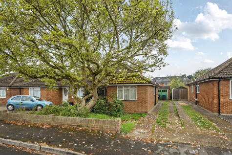 Foxlake Road, Byfleet, KT14