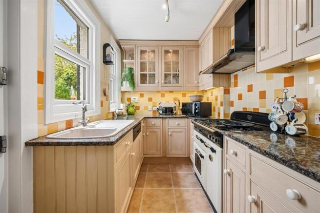 4 bed Semi-Detached for sale Image 4