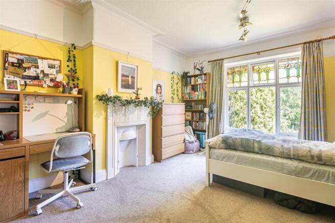 5 bed Semi-Detached for sale Image 11