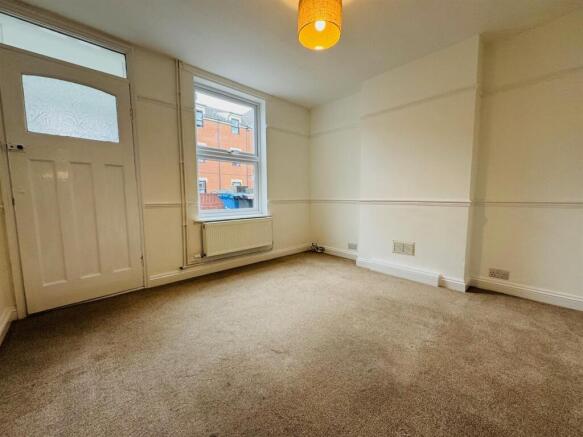 LOUNGE:
