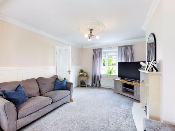 3 bed Semi-Detached to rent Image 3