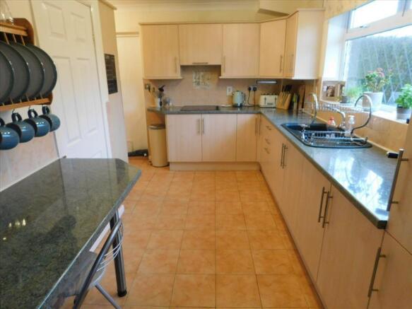 KITCHEN / BREAKFAST ROOM