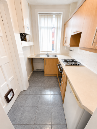 2 bed Terraced to rent Image 4