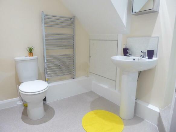 2 bed House to rent Image 4