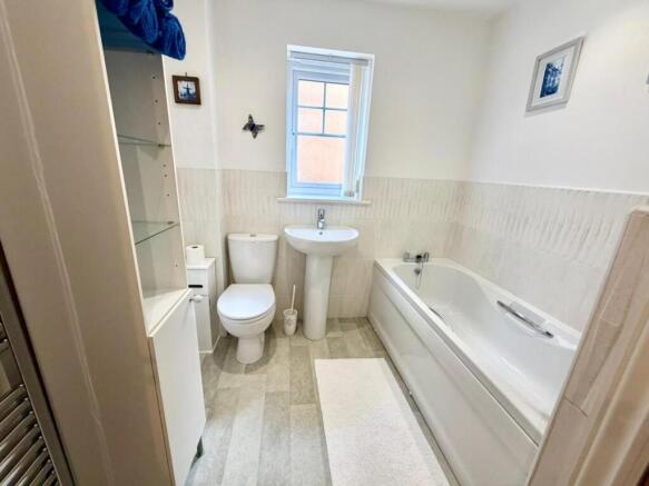 4 bed Detached for sale Image 12