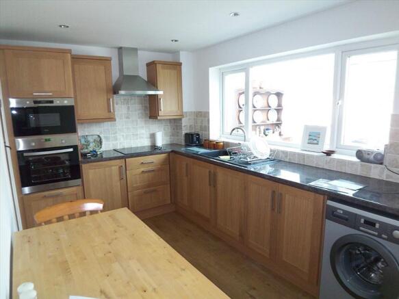 KITCHEN/BREAKFAST ROOM