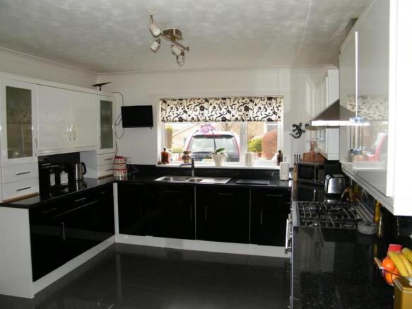 KITCHEN DINING