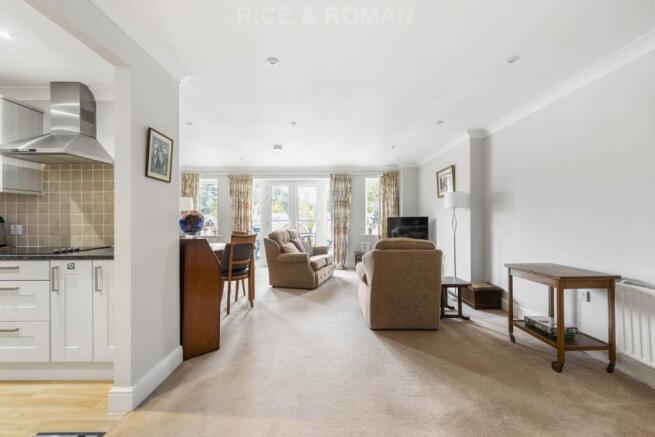 Lynwood Village, Ascot photo 4