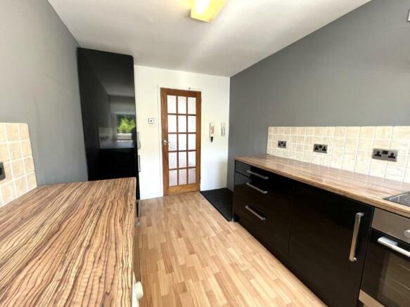 Kitchen 2.JPG