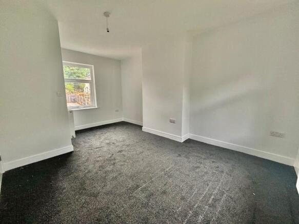 2 bed Semi-Detached to rent Image 8