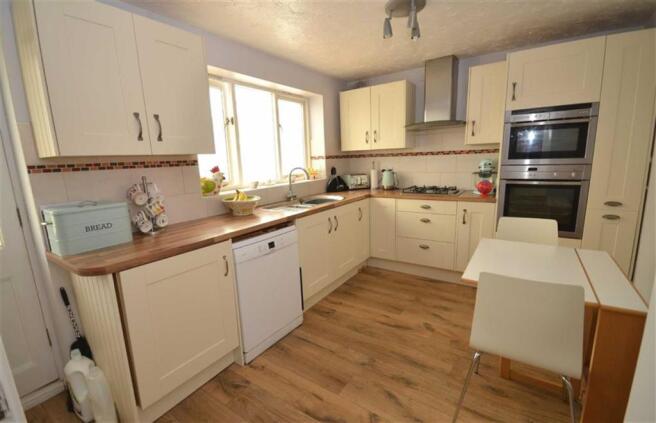 Fitted Kitchen/Break