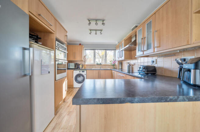 1372975-3-6900bbc...