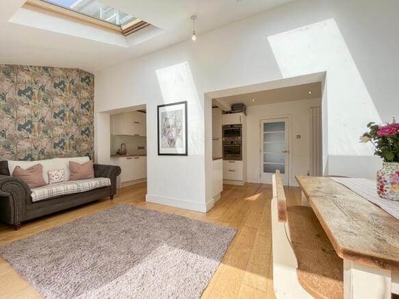 OPEN PLAN FITTED KITCHEN AND DINING FAMILY ROOM
