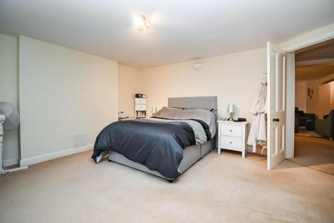 1 bed Apartment to rent Image 10