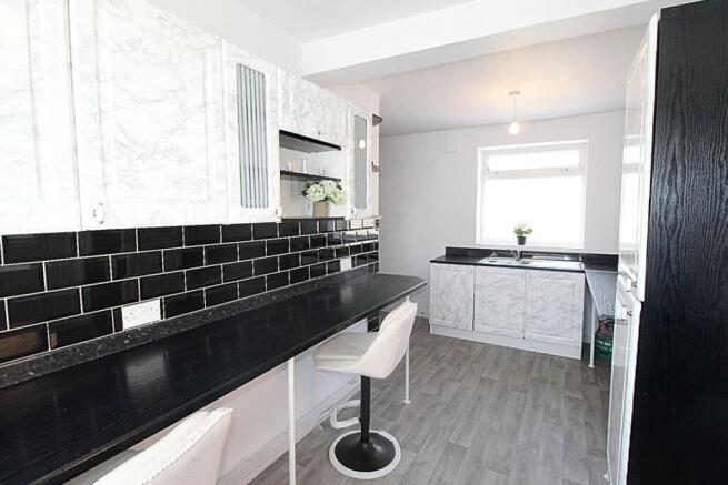 3 bed Semi-Detached for sale Image 8