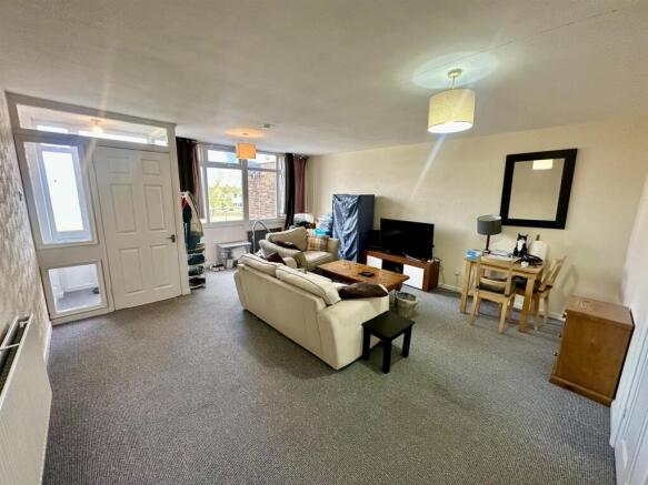 Living Room (1/4)