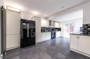 28, Kings Drive, Gravesend DA12 5BG