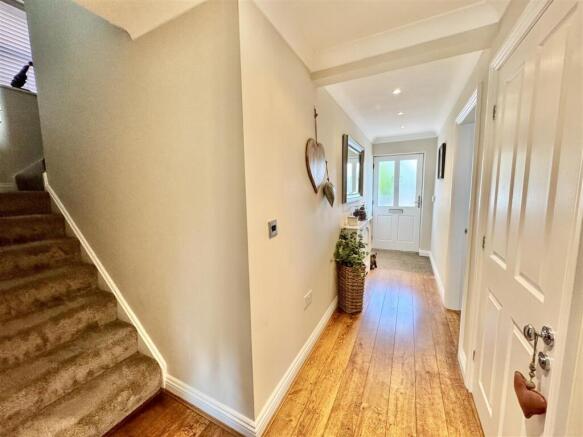 4 bed Detached for sale Image 9