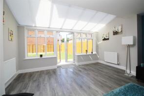8, Witney Road, Furnace Green, Crawley RH10 6GJ