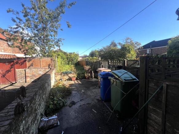 2 bed Terraced to rent Image 8