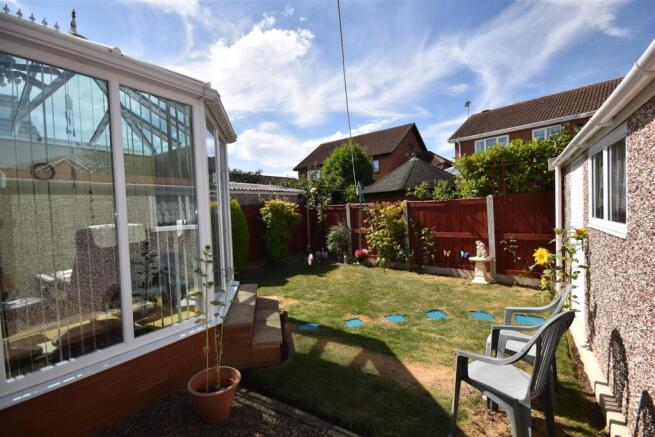 2 bed Detached Bungalow for sale Image 9