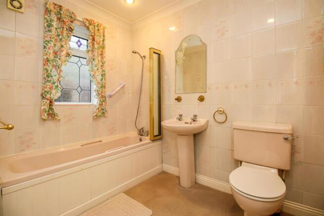 3 bed Detached Bungalow for sale Image 12