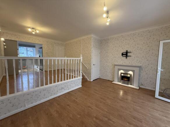 Lounge & Dining Area