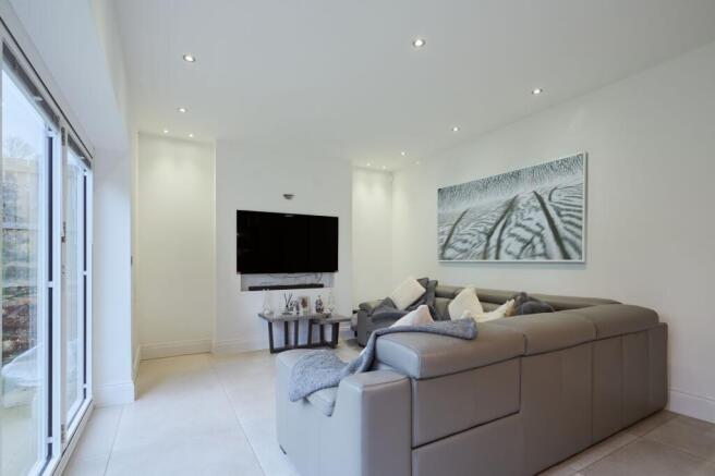 5 bed Detached for sale Image 8