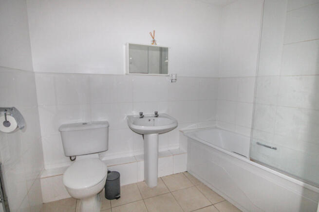 2 bed Terraced to rent Image 8