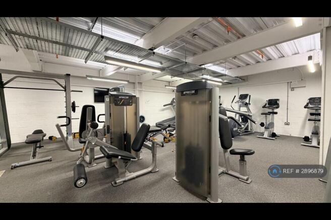 Studio to rent Image 11