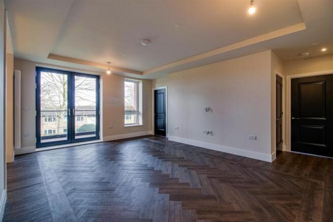 2 bed Flat for sale Image 4