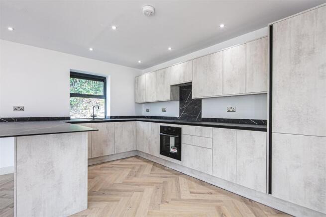 3 bed Apartment for sale Image 9