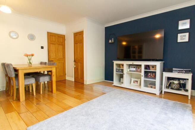 Juniper Road, Farnborough, GU14 photo 4