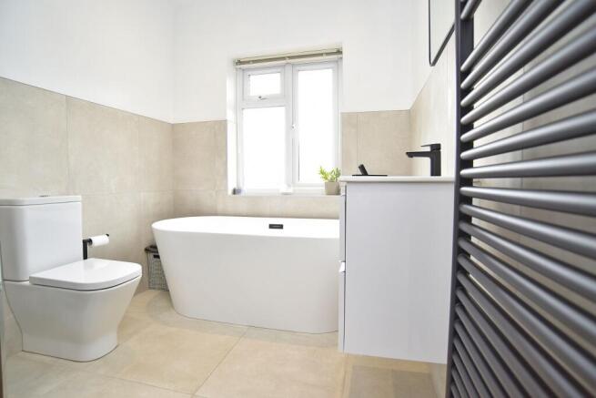4 bed Detached for sale Image 6