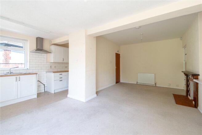5 bed Semi-Detached for sale Image 5