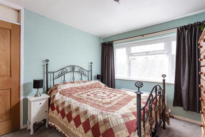 5 bed Semi-Detached for sale Image 6