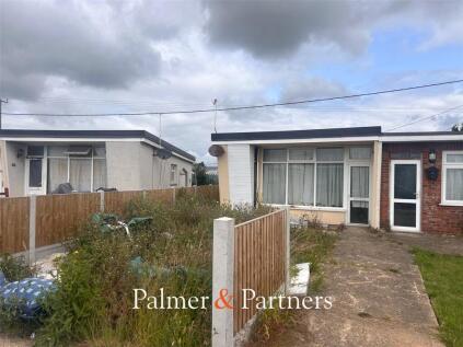 Lilac Avenue, Bel Air Chalet Estate, St. Osyth, Clacton-on-Sea, CO16