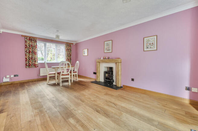 1376647-2-690b492...