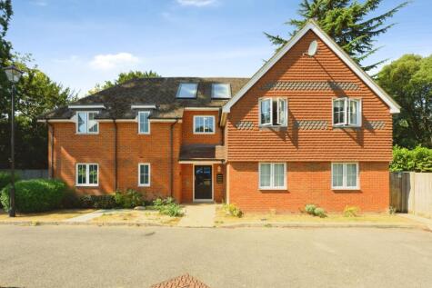 Kingfisher Close, Leatherhead, Surrey, KT22