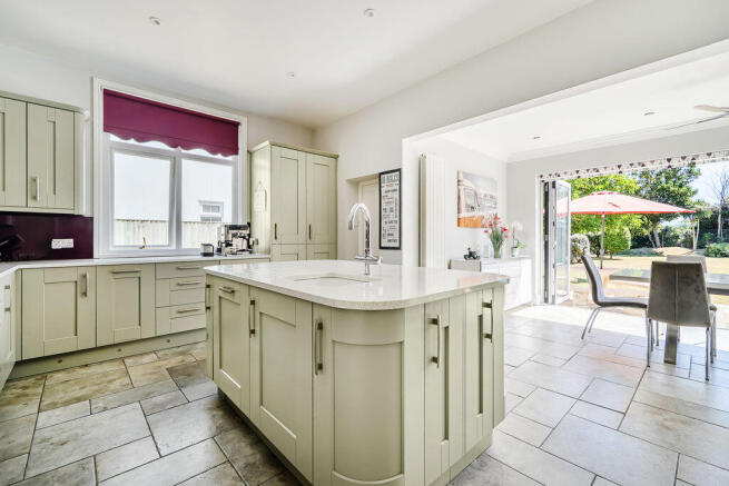 Kitchen/ Breakfast Room