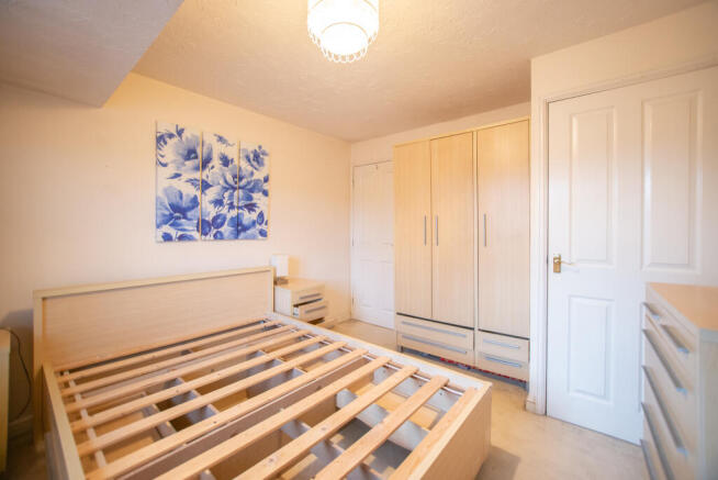 2 bed Semi-Detached to rent Image 8