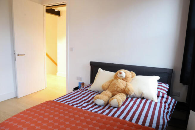 3 bed Town House to rent Image 9