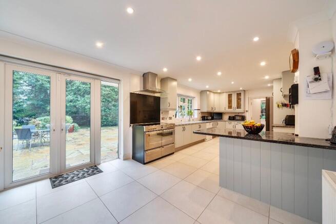 Brackenhill, Cobham, Surrey, KT11 photo 4