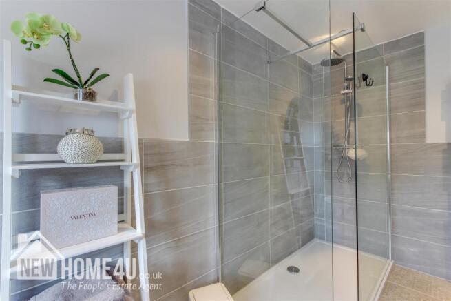 FAMILY BATHROOM: