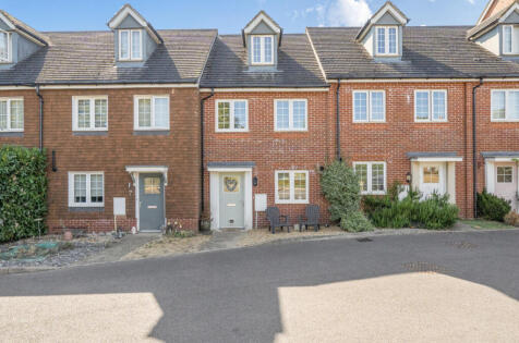 6 Thapa Close, Church Crookham, Fleet