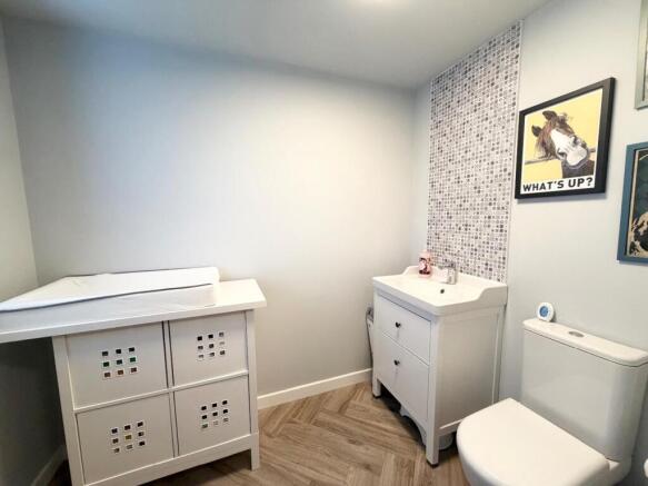 4 bed Detached for sale Image 10