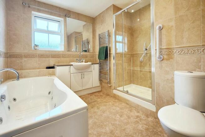 Main Bedroom En-Suite