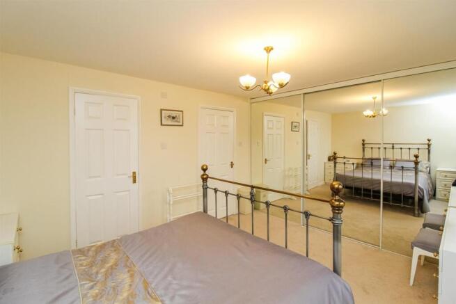 4 bed Detached for sale Image 8