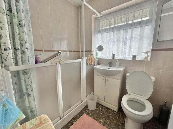 SHOWER ROOM