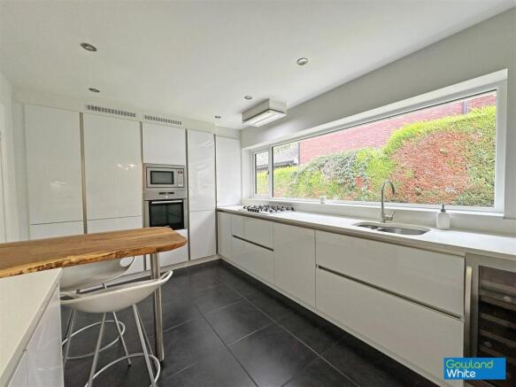 4 bed Detached Bungalow for sale Image 9